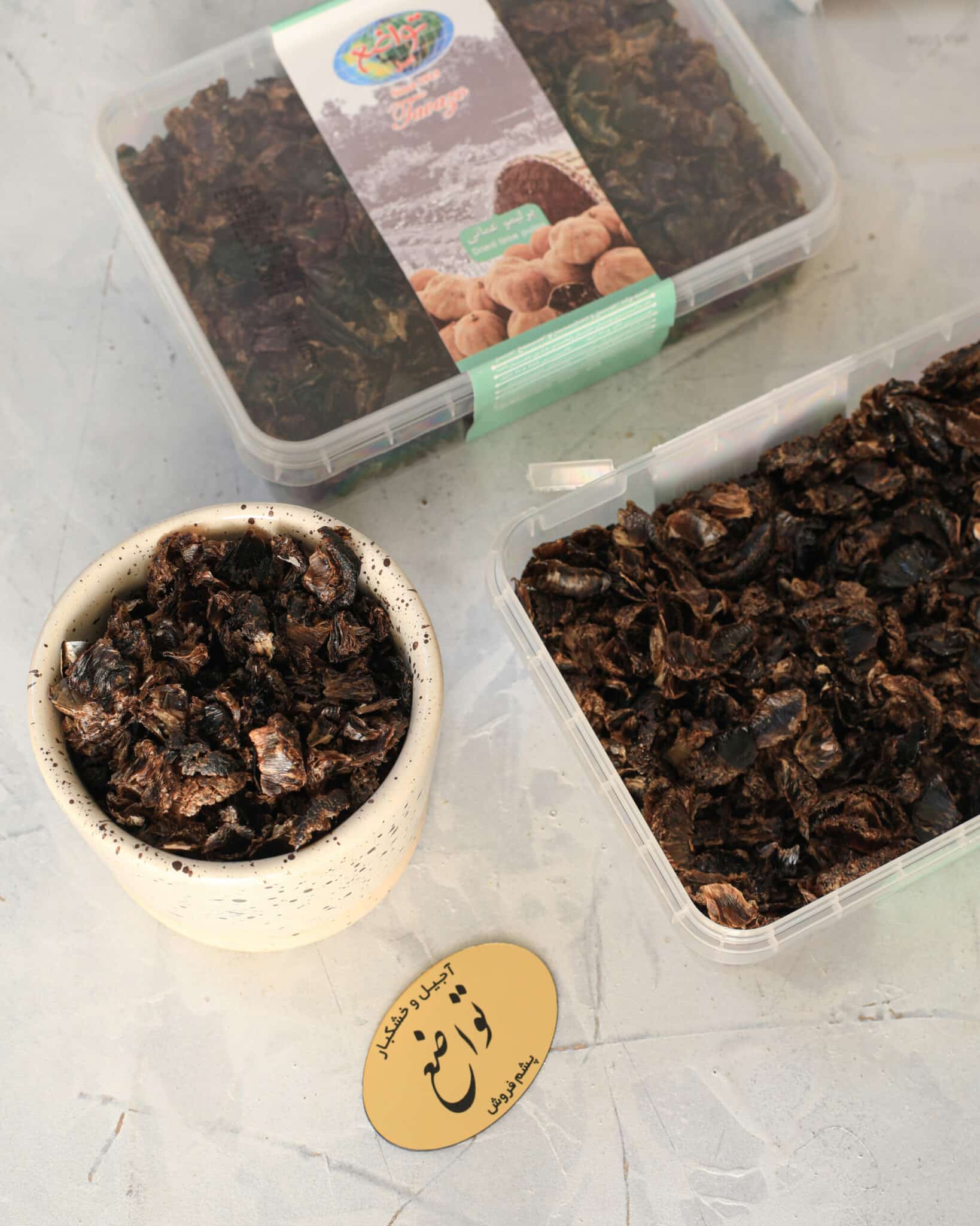 Zerkleinerte getrocknete schwarze Limetten