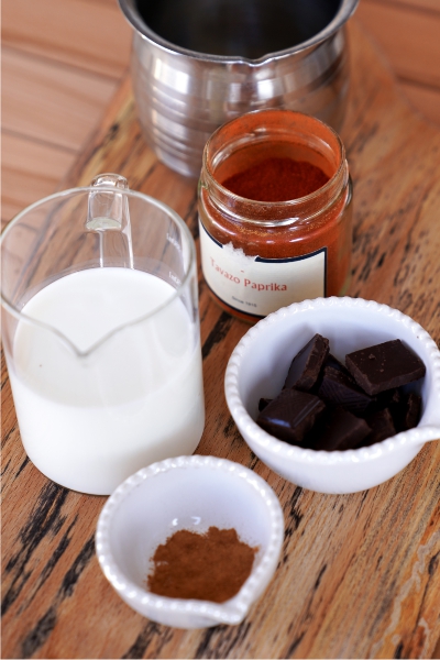 مواد لازم برای هات چاکلت اسپایسی