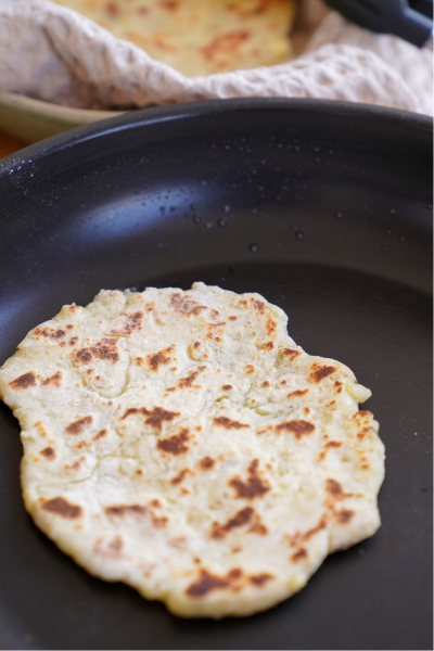 چطور نان سیب زمینی رو سرو کنیم