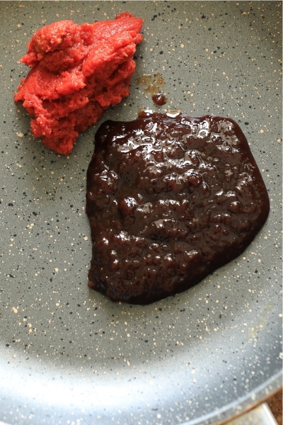 A pen containing pomegranate paste