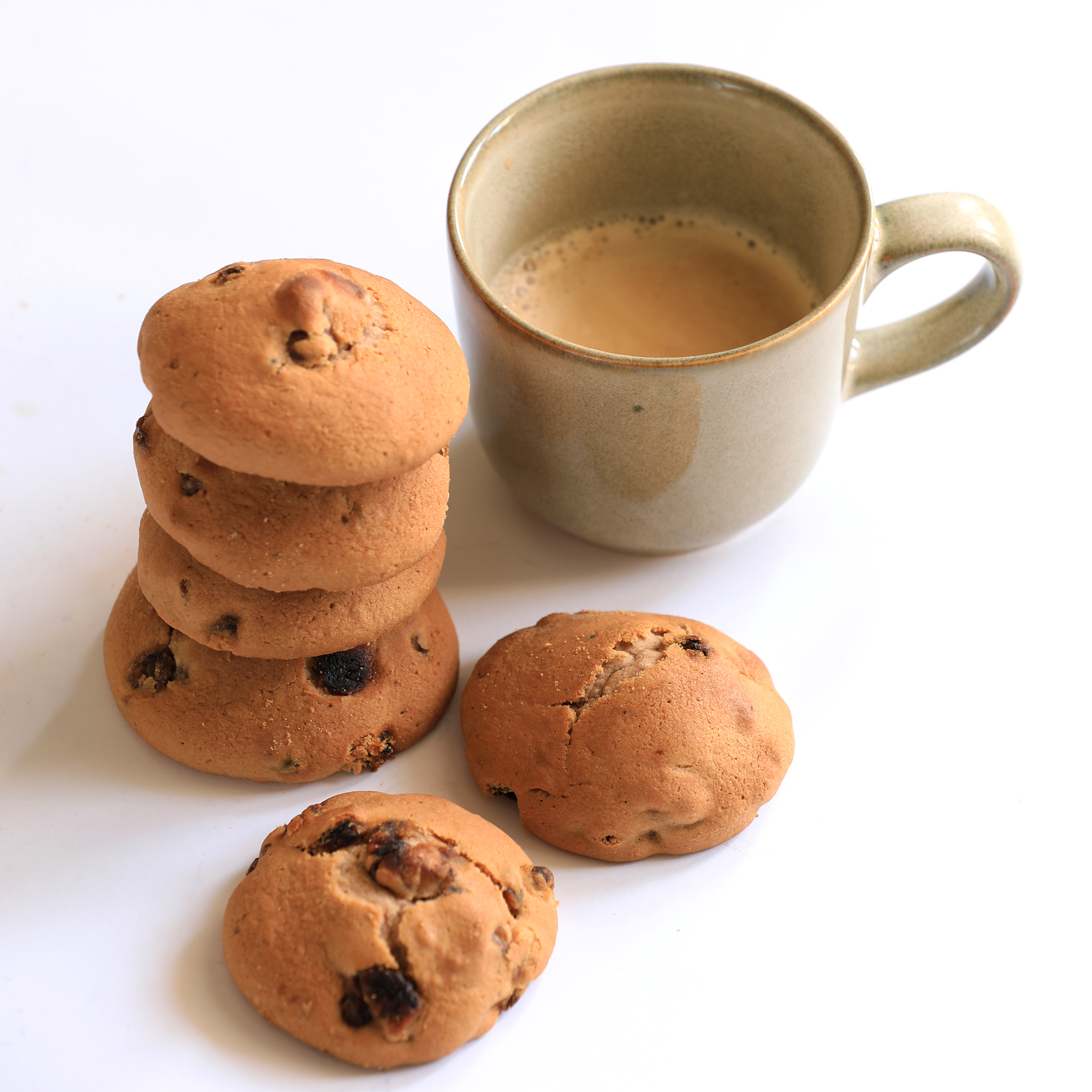Schokoladenkeks mit Walnüssen und Rosinen