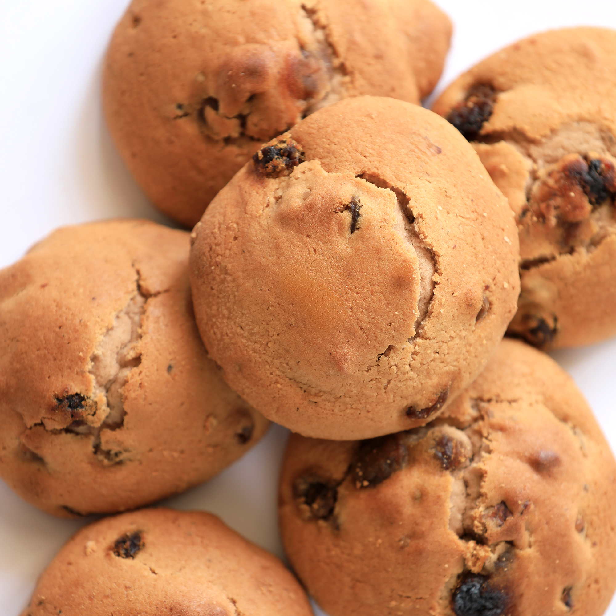 Schokoladenkeks mit Walnüssen und Rosinen – Bild 2